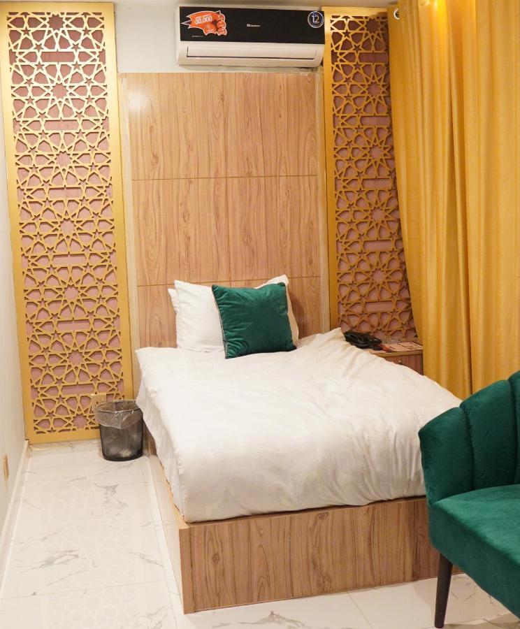 Nueva Hotel Islamabad Exterior photo