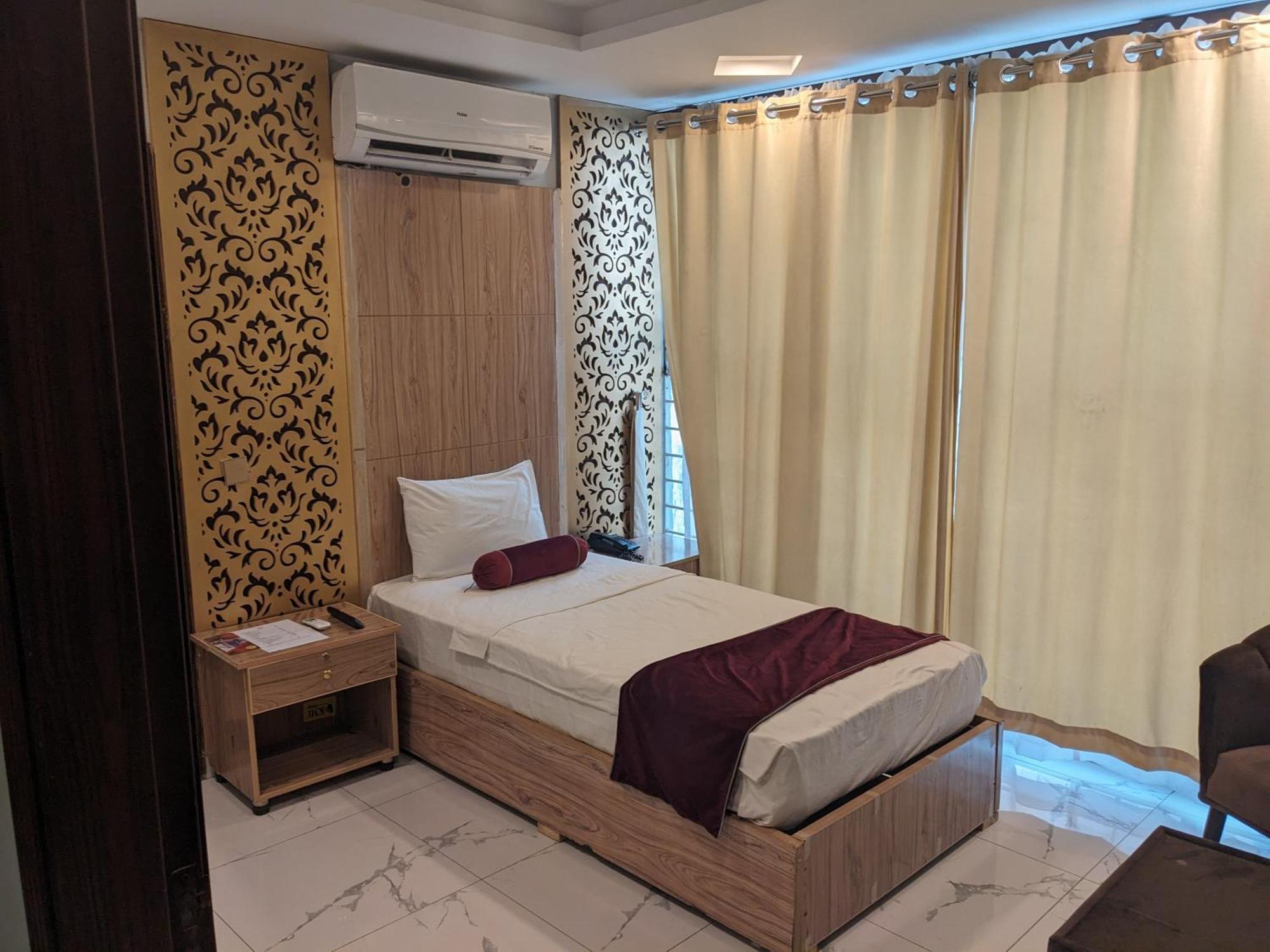 Nueva Hotel Islamabad Exterior photo